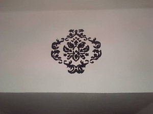 Maľovanie na stenu pomocou šablón - interiér