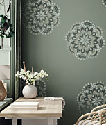 mandalová stena namaľovaná šablónou