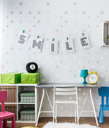 šablóna na stenu bodky v detskej izbe