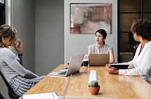 Abstraktný obraz do obývačky Oriental Blush - Barker Soozy WDC96368