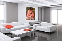 Bather wiping a wound zs18055